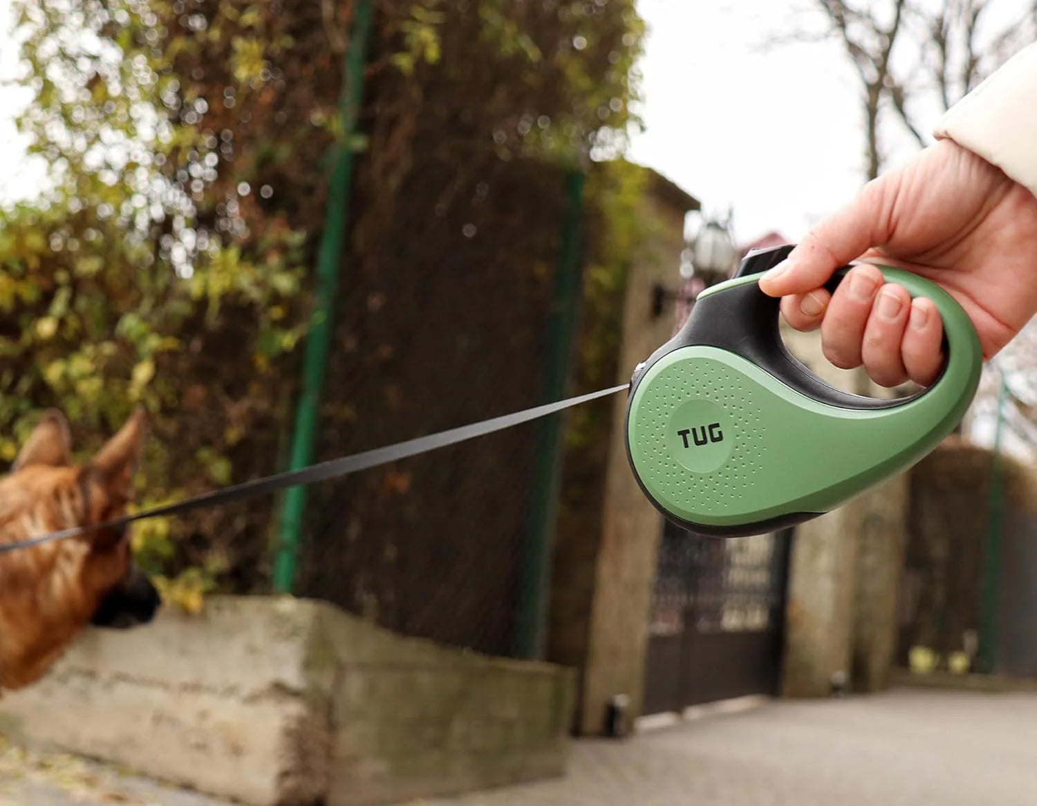 TUG 360° Tangle-Free Retractable Dog Leash - One-Handed Control with Anti-Slip Grip