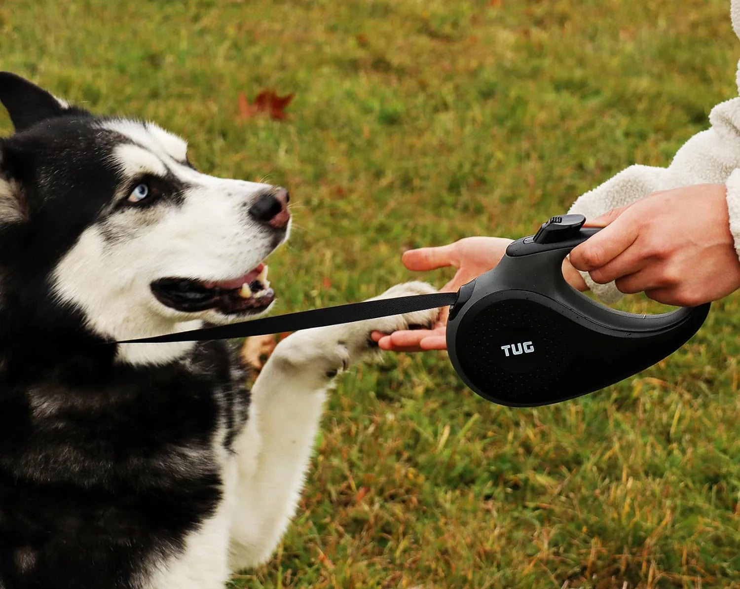 TUG 360° Tangle-Free Retractable Dog Leash - One-Handed Control with Anti-Slip Grip
