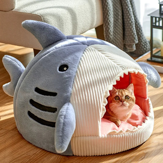 Le lit pour animal de compagnie requin
